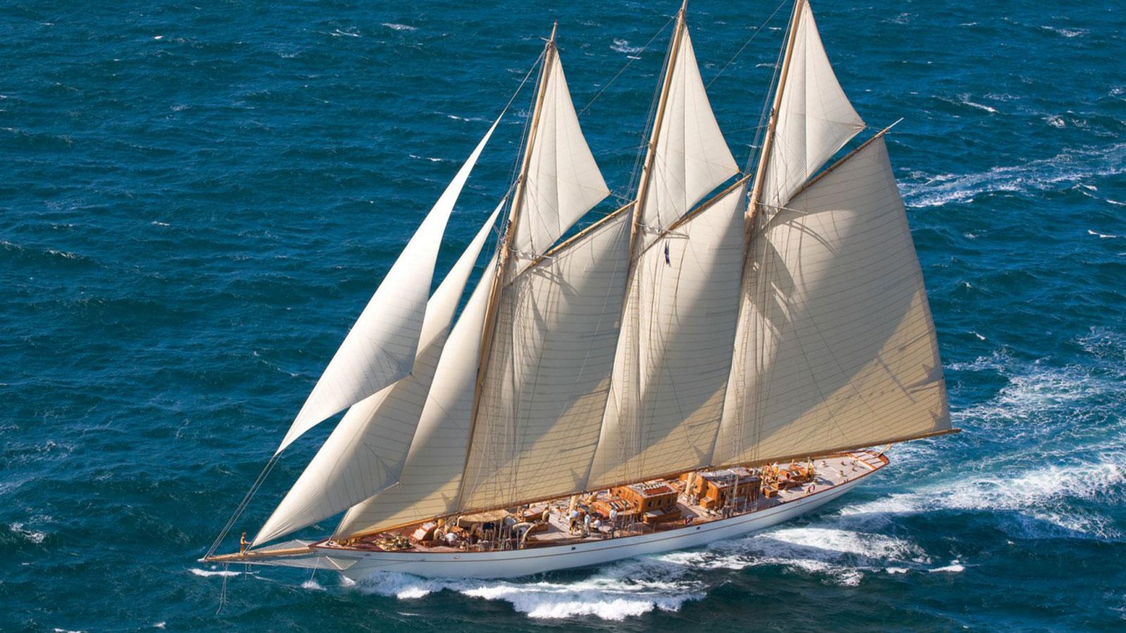 adix-super-yacht-sailing-boat
